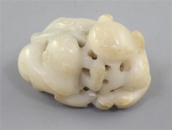 A Chinese white and russet jade carving of two cats eating lingzhi fungus, 18th/19th century, 4cm